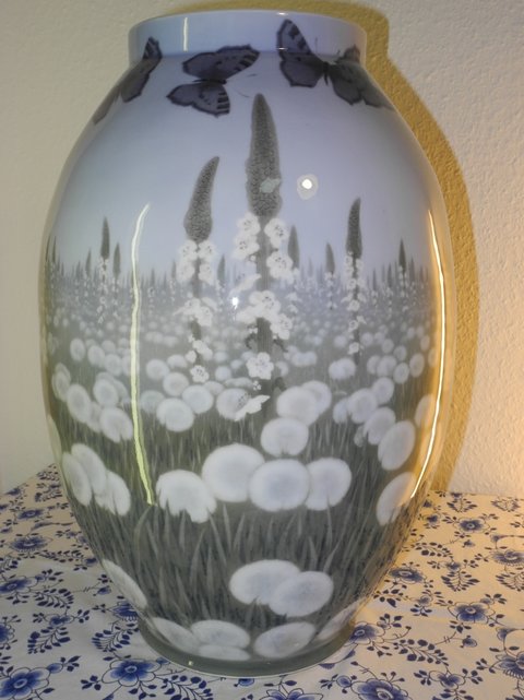 CM - Vase with Dandelion and butterfly