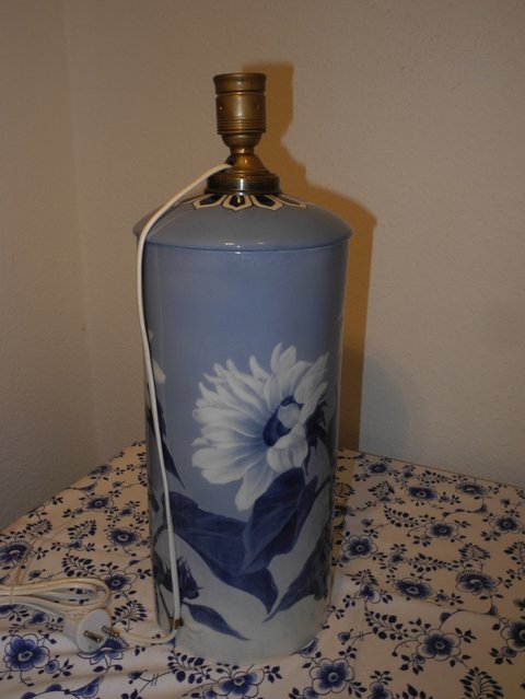 Art Nouveau Style Vase Lamp