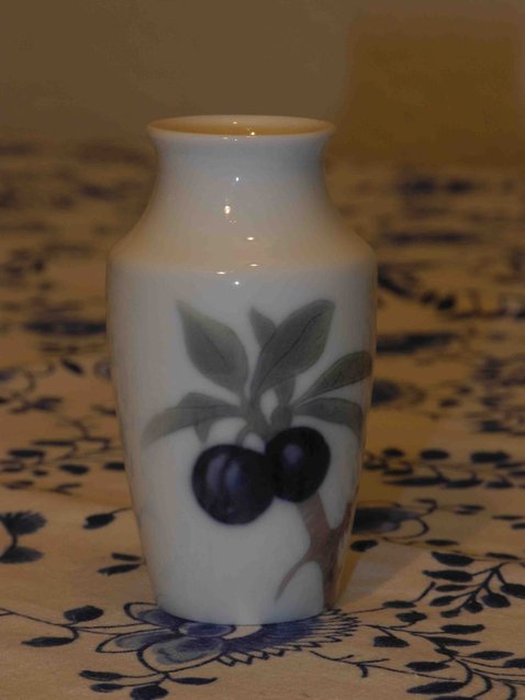 Small Berry Vase