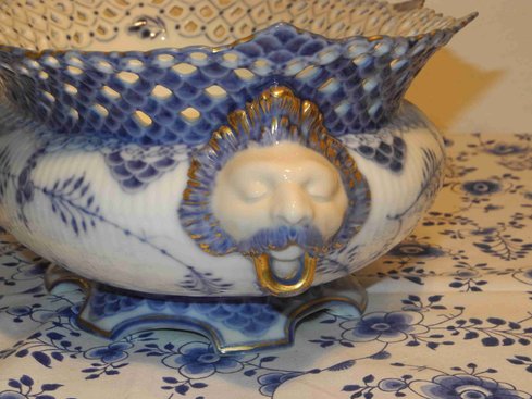 Blue Fluted full lace fruit bowl