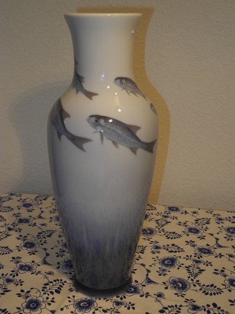 CM - Fish Vase