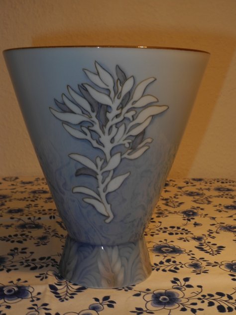 Seaweed cone vase
