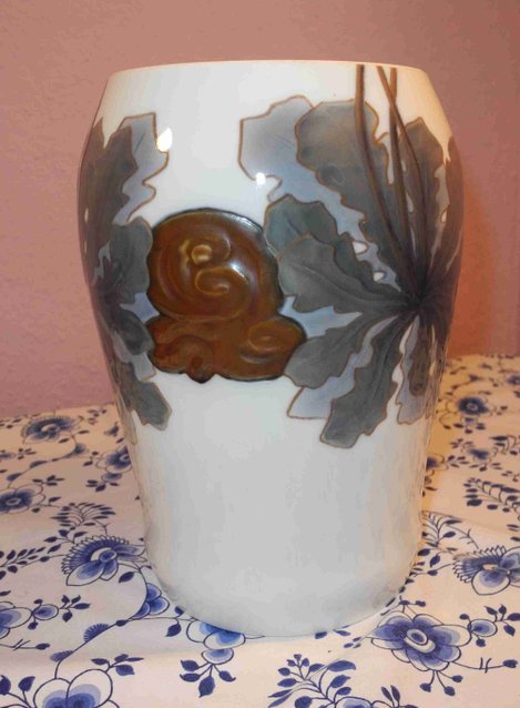 Daffodil style  vase