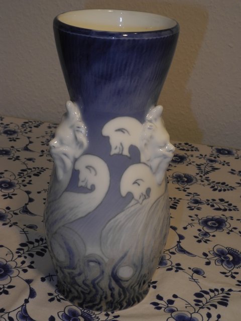 GH - Water Ghost Vase