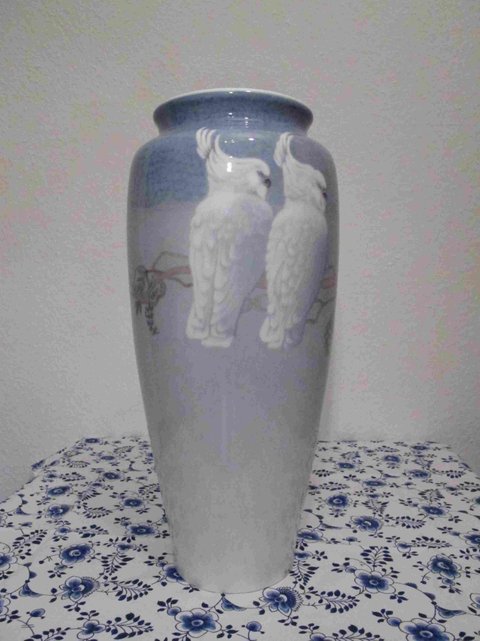Cockatoo Vase