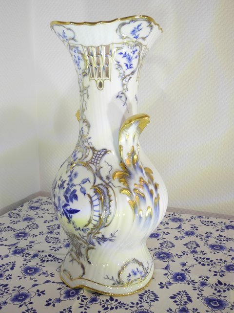 Blue flower handled vase