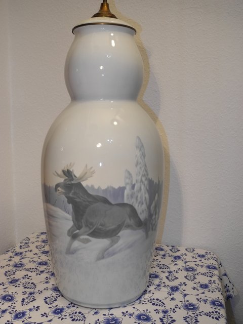 HG - Elk Vase