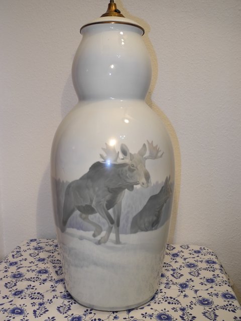 HG - Elk Vase