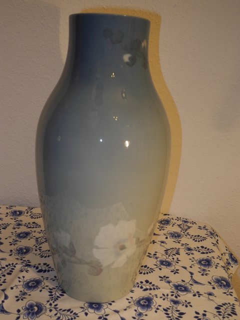 AE - Flower vase