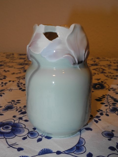 Small Waterlillies vase