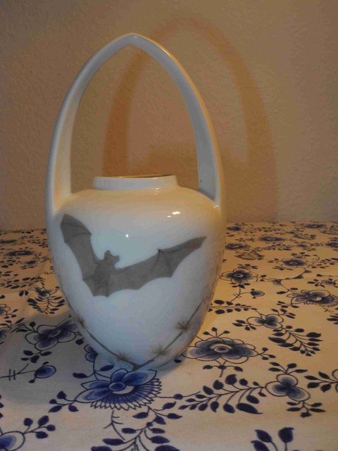 Bat Vase with handle
