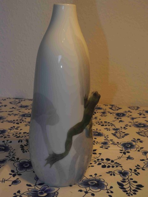 Frog  Vase