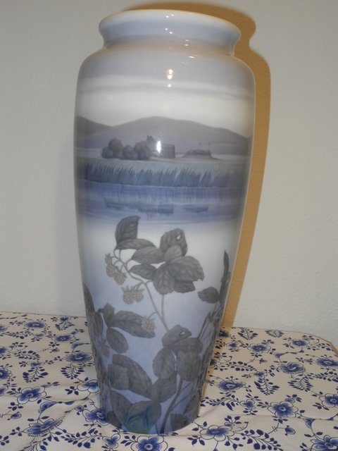 SU - Landscape vase